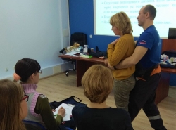 Обучение выполнению приема Геймлиха.